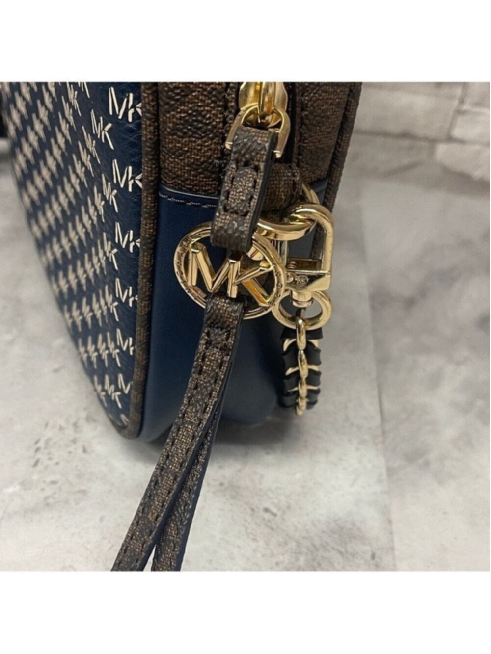 Michael Kors Charm Camera Crossbody & Matching Wallet Set Navy/Brown Logo - Picture 12 of 16